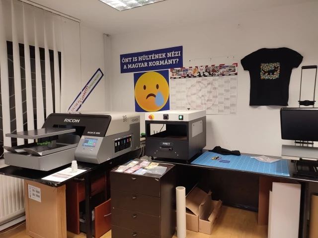 Kutyibolt - a Magyar Kétfarkú Kutya Párt hivatalos webshopja
